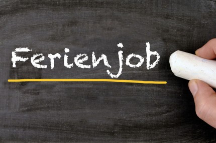 Text Ferienjob auf Tafel mit Kreide geschrieben
